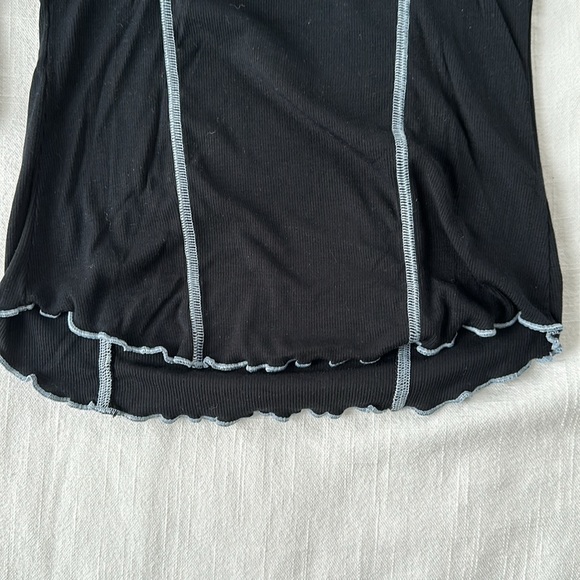 Aritzia Sunday Best Contrasting Seam Long Sleeve - Picture 5 of 6